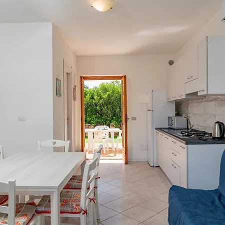 Residenziale Trilocale 6 Posti Letto Via Oristano San Teodoro (Sardinia)